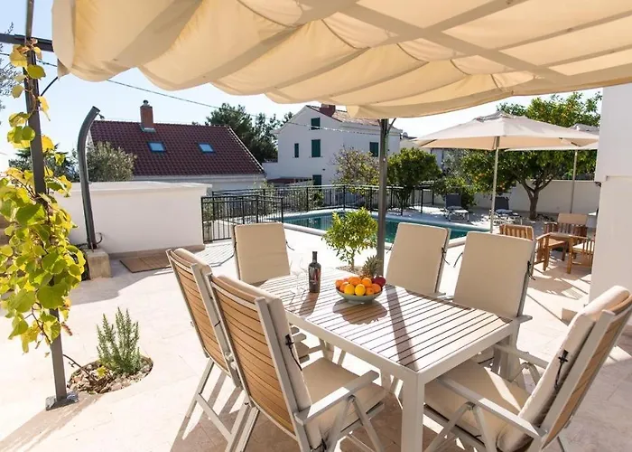 Vila Vlatino Seget Vranjica