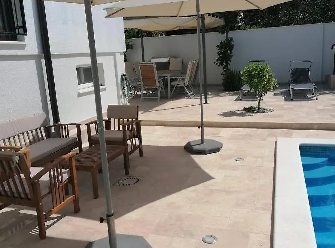 Vlatino Vila *